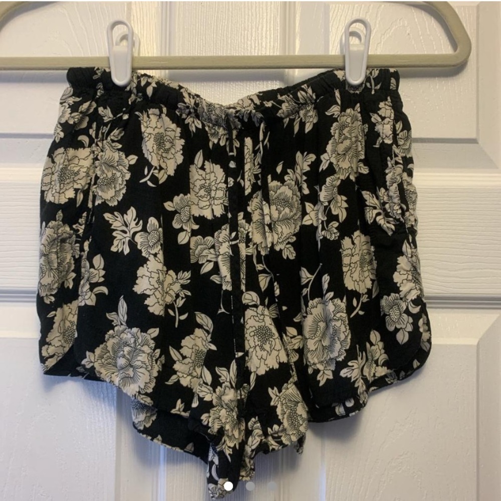Brandy Melville floral shorts